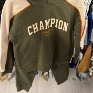 Ropa Niño Talla 4T Champion Conjunto Hoodie y Pants Verde Olivo y Crema